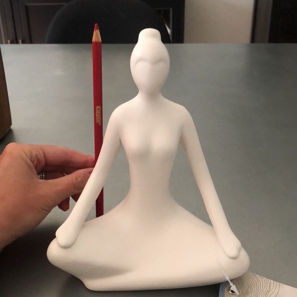 Meditating ceramic girl statue figure white - Picture 2 of 3